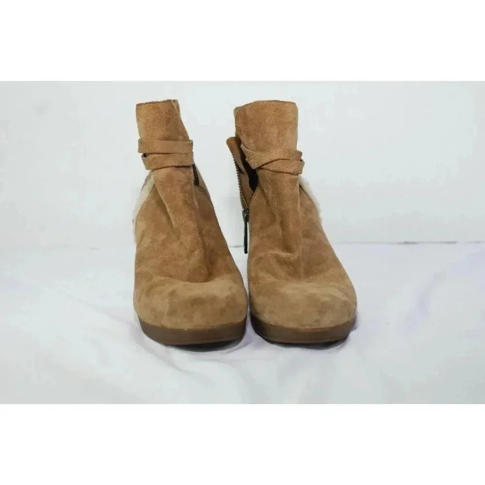 ladies UGG wedge boots size 7.5